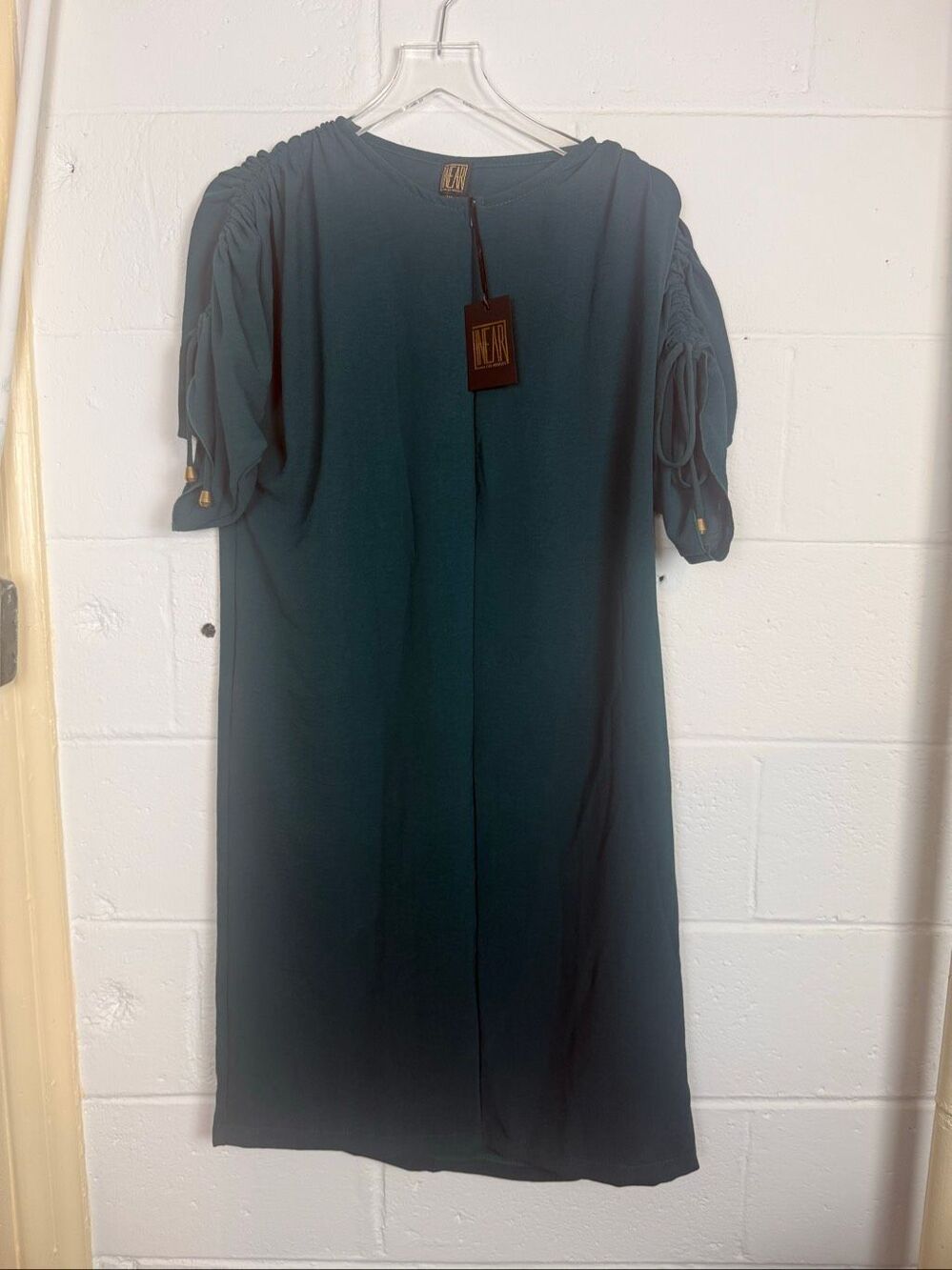 Linear Collection Los Angeles NWT Emerald Green Ruched Sleeve Shift Midi Dress X